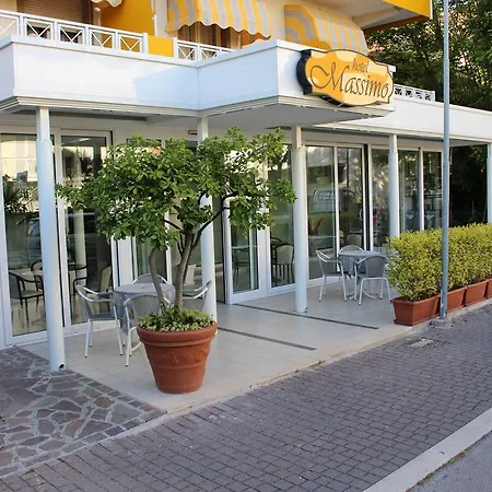 Massimo Hotel 2*